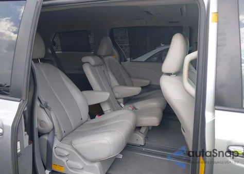 2011 Toyota Sienna Xle V6 z USA, uszkodzony, nr VIN 5TDYK3DC0BS068057